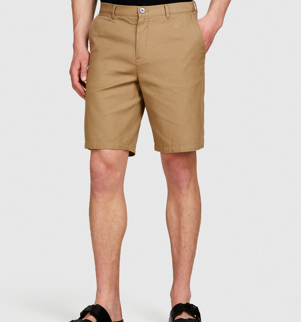 Slim comfort fit bermudas - men's shorts - Camel | Sisley image number 4